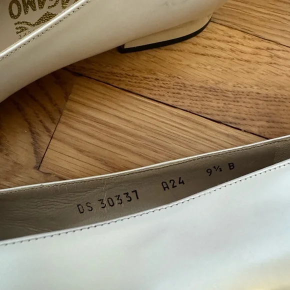 Ferragamo Women White Pumps size 9.5 - Picture 12 of 12